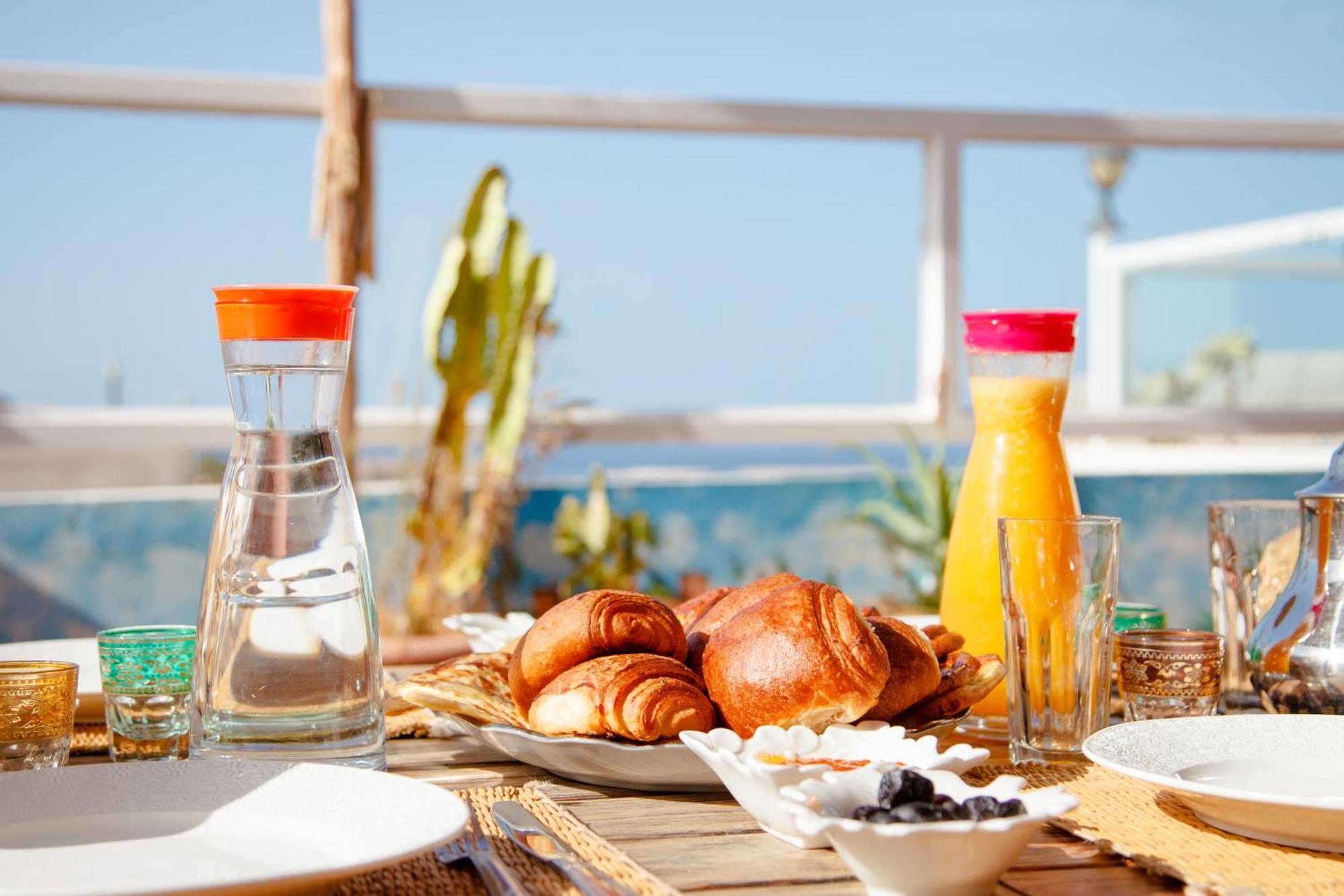 Hola Surf Morocco Aparthotel Tamraght Bagian luar foto